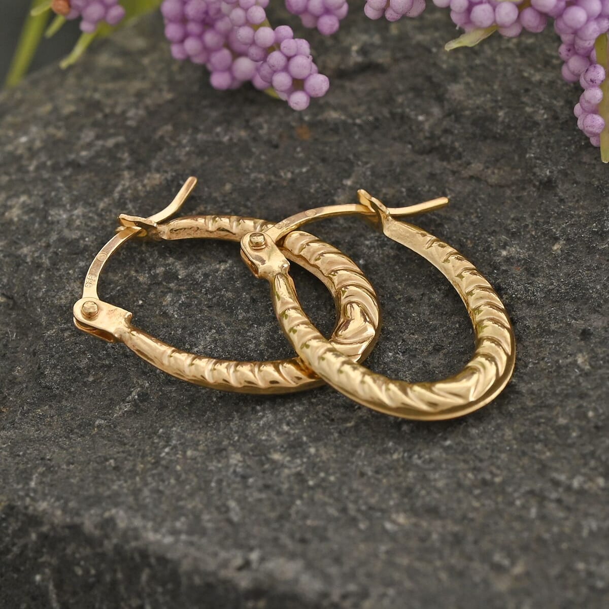 14K Yellow Gold Hoop Earrings 0.37 Grams image number 1