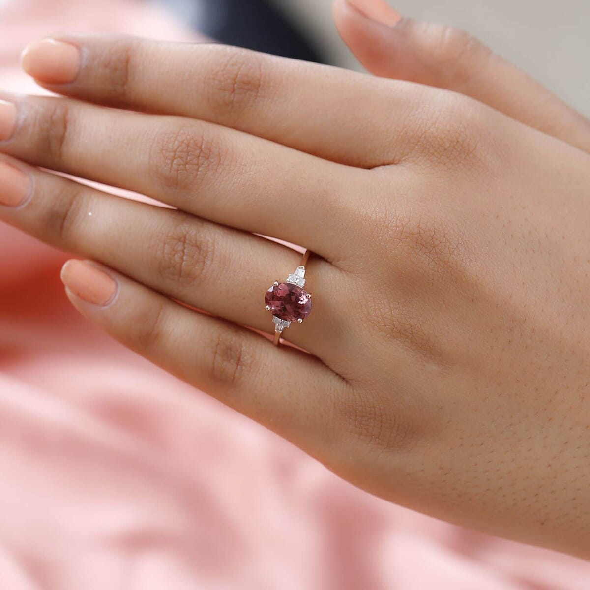 Luxoro 10K Rose Gold Premium Red Rose Apatite and G-H I3 Diamond Ring (Size 10.5) 2.20 ctw image number 2
