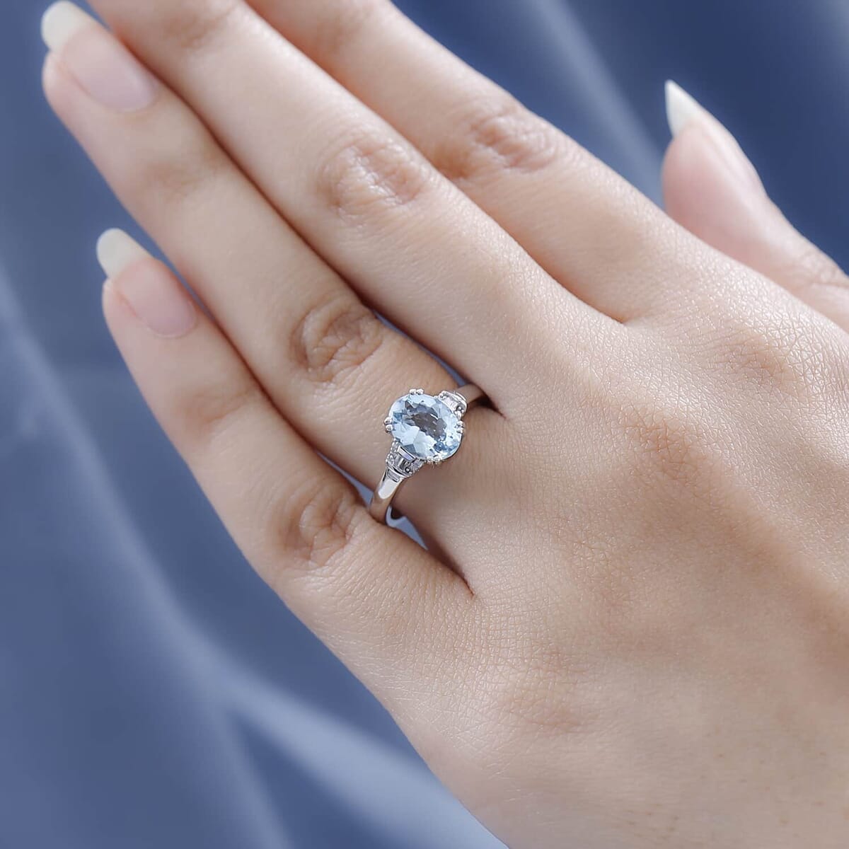 Luxoro 10K White Gold Premium Santa Maria Aquamarine and G-H I3 Diamond Ring (Size 10.0) 1.80 ctw image number 2