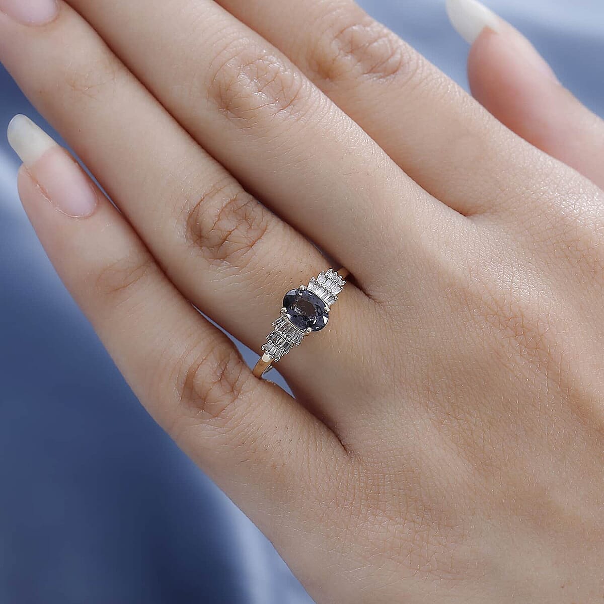 Luxoro 10K Yellow Gold AAA Gray Spinel and G-H I2 Diamond Ring (Size 7.5) 1.00 ctw image number 2