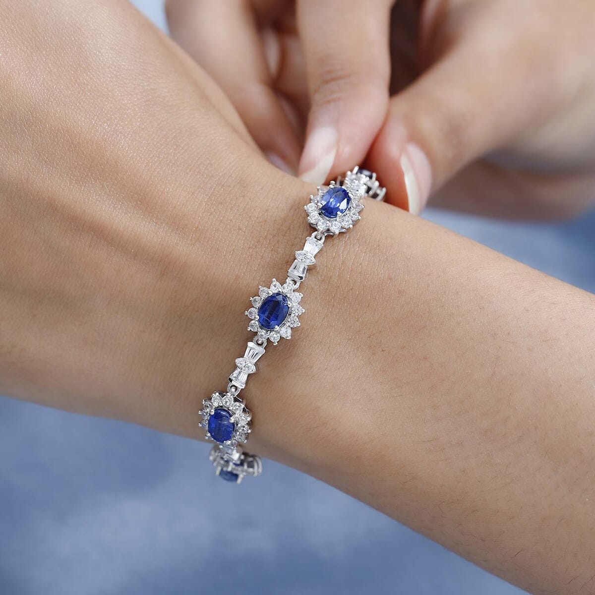 Kashmir Kyanite and White Zircon Sunburst Link Bracelet in Platinum Over Sterling Silver (7.25 In) 15.90 ctw image number 2