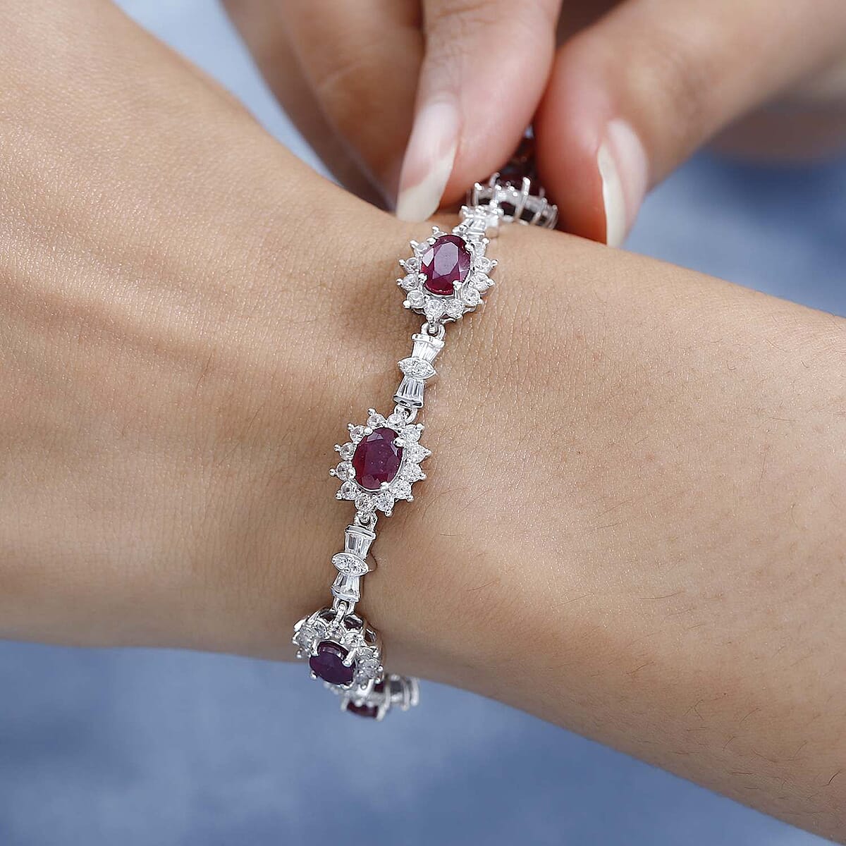 Niassa Ruby (FF) and White Zircon Sunburst Link Bracelet in Platinum Over Sterling Silver (7.25 In) 16.65 ctw image number 2