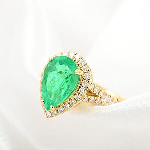 Iliana 18K Yellow Gold AAA Boyaca Colombian Emerald, Diamond (G-H, SI) Halo Ring (Size 5.5) 2.00 ctw