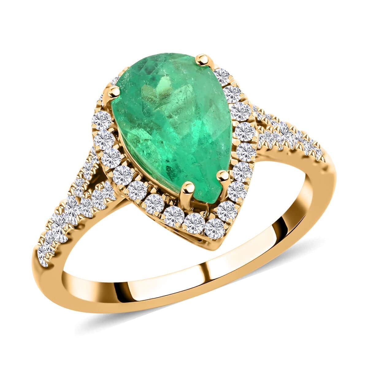 Certified and Appraised Iliana 18K Yellow Gold AAA Boyaca Colombian Emerald and G-H SI Diamond Halo Ring (Size 6.0) 2.00 ctw image number 0