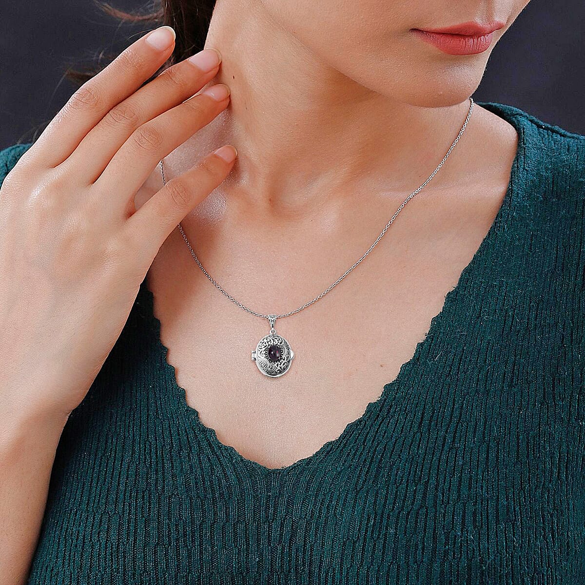 Mozambique Garnet 1.00 ctw Pendant Necklace in Stainless Steel 24 Inches image number 2