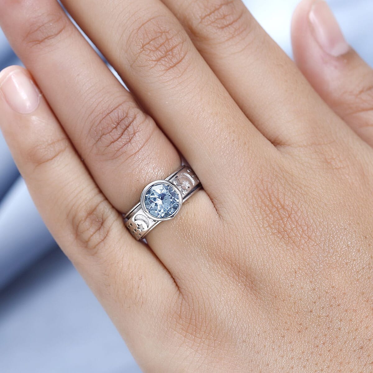 Sky Blue Topaz Spinner Ring in Platinum Over Sterling Silver (Size 6.0) 2.50 ctw image number 2