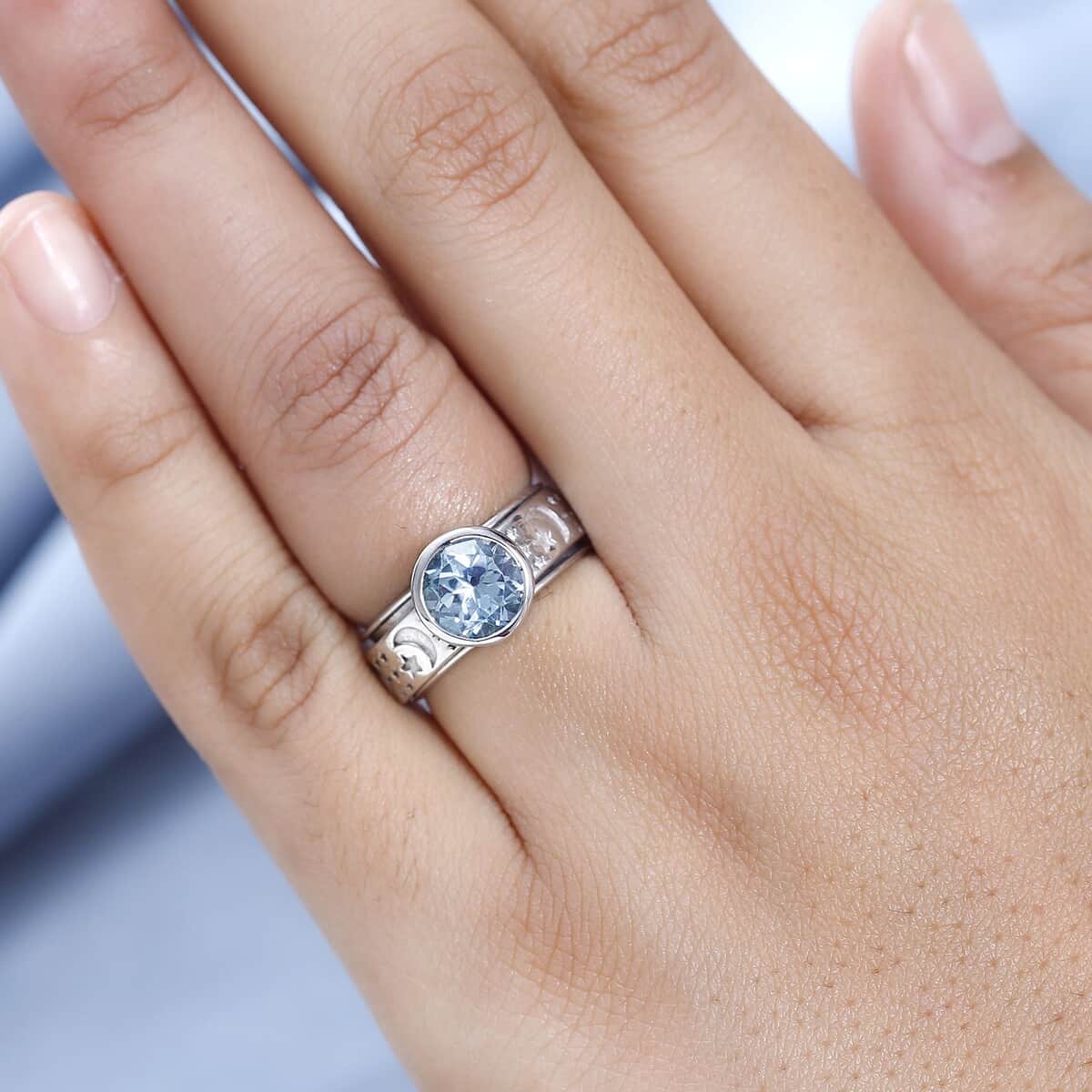 Sky Blue Topaz Spinner Ring in Platinum Over Sterling Silver (Size 8.0) 2.50 ctw image number 2