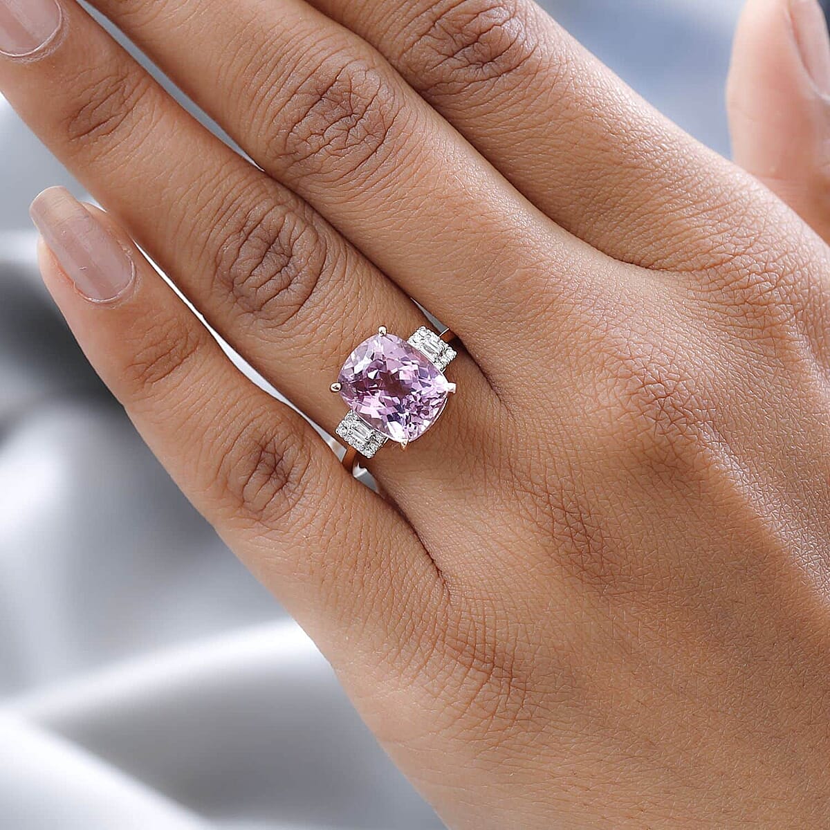 Iliana 18K Rose Gold AAAA Patroke Kunzite and Diamond G-H SI Ring (Size 6.5) 5.65 ctw image number 2
