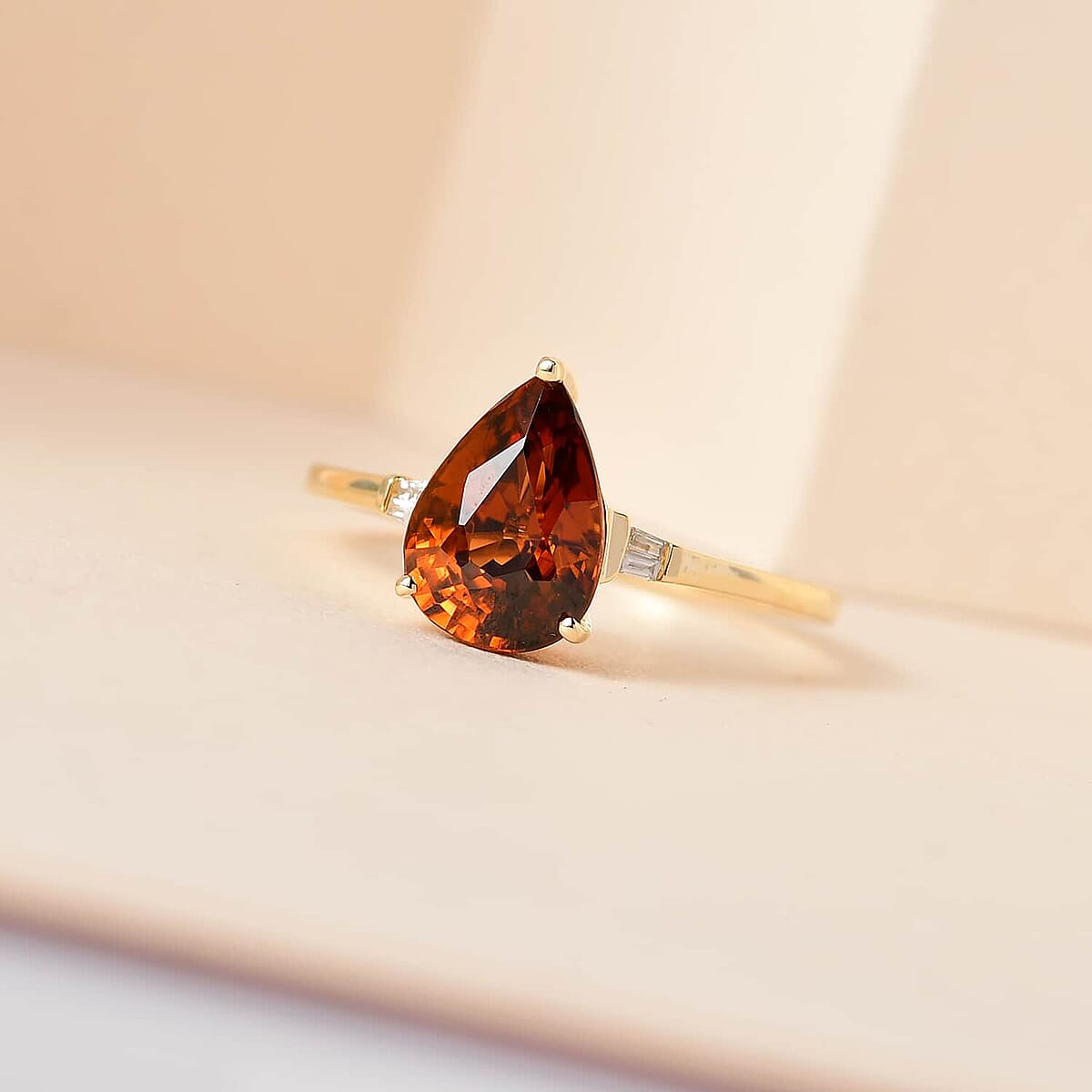 Luxoro 10K Yellow Gold AAA Red Zircon and G-H I3 Diamond Ring (Size 9.5) 3.00 ctw image number 1