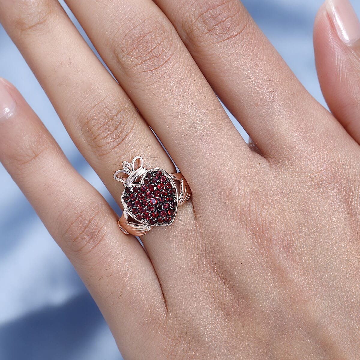 Anthill Garnet Claddagh Ring in Vermeil Rose Gold Over Sterling Silver (Size 10.0) 1.10 ctw image number 2