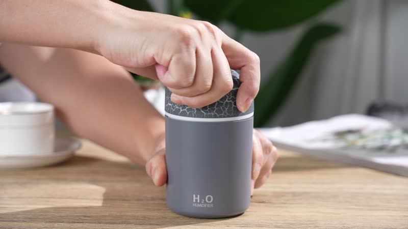 Colorful Light Changing Portable Air Humidifier (3.07"x3.07"x5.12") Power 2w & Capacity 300ml