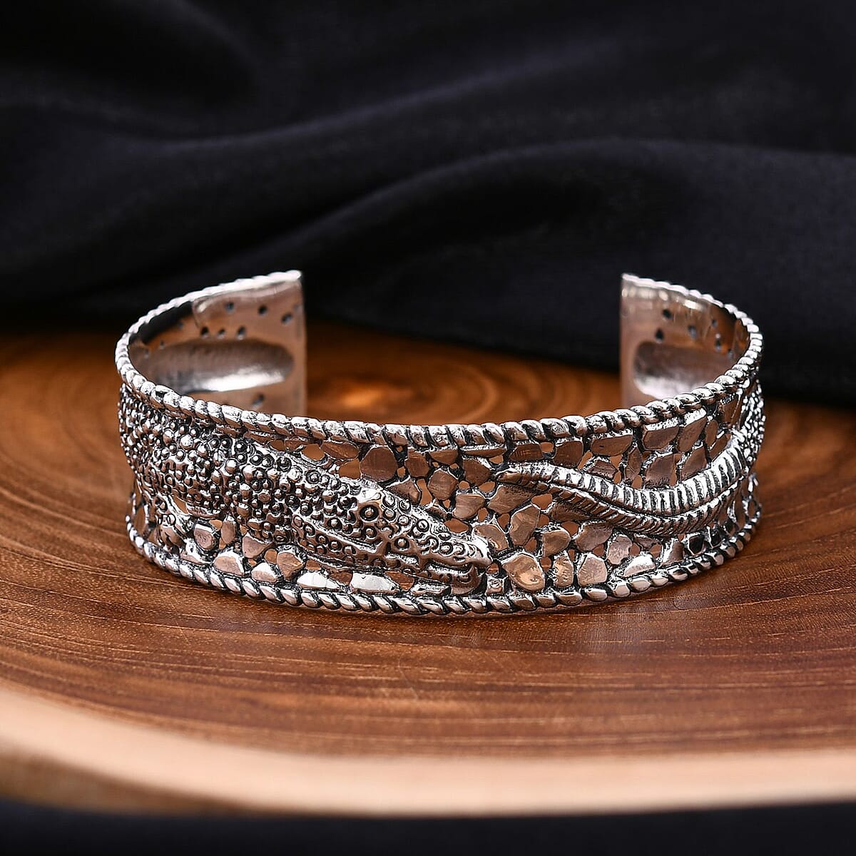 Bali Legacy Sterling Silver Crocodile Cuff Bracelet (7.25 In) 26.50 Grams image number 1