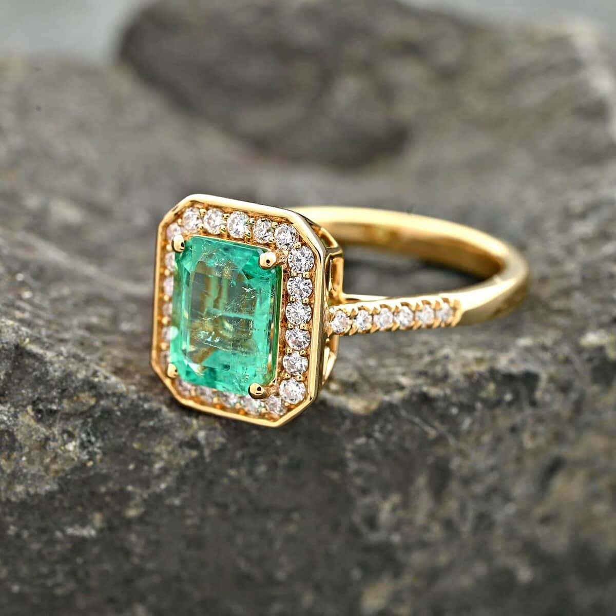 Certified & Appraised Iliana 18K Yellow Gold AAA Boyaca Colombian Emerald and G-H SI Diamond Ring (Size 10.0) 4.65 Grams 1.90 ctw image number 1