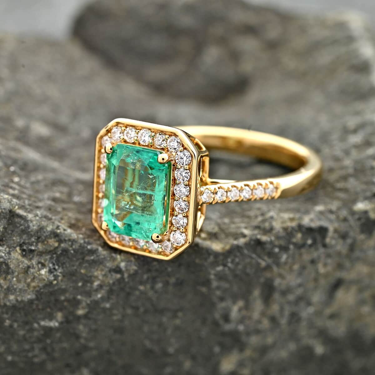 Certified & Appraised Iliana 18K Yellow Gold AAA Boyaca Colombian Emerald and G-H SI Diamond Ring (Size 6.0) 4.65 Grams 1.90 ctw image number 1