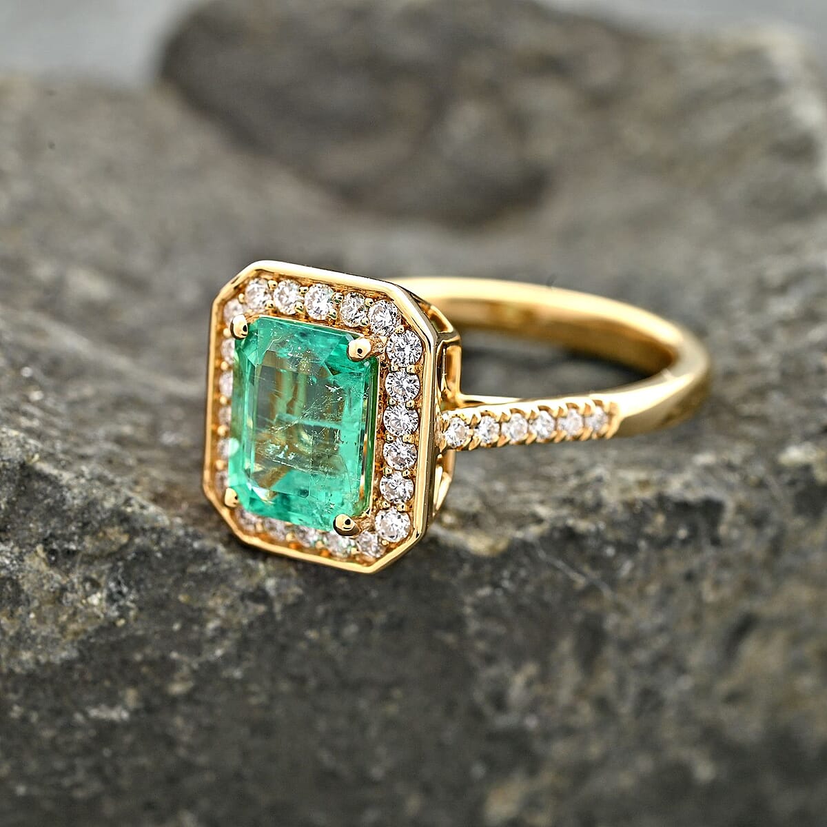 Certified & Appraised Iliana 18K Yellow Gold AAA Boyaca Colombian Emerald and G-H SI Diamond Ring (Size 8.0) 4.65 Grams 1.90 ctw image number 1