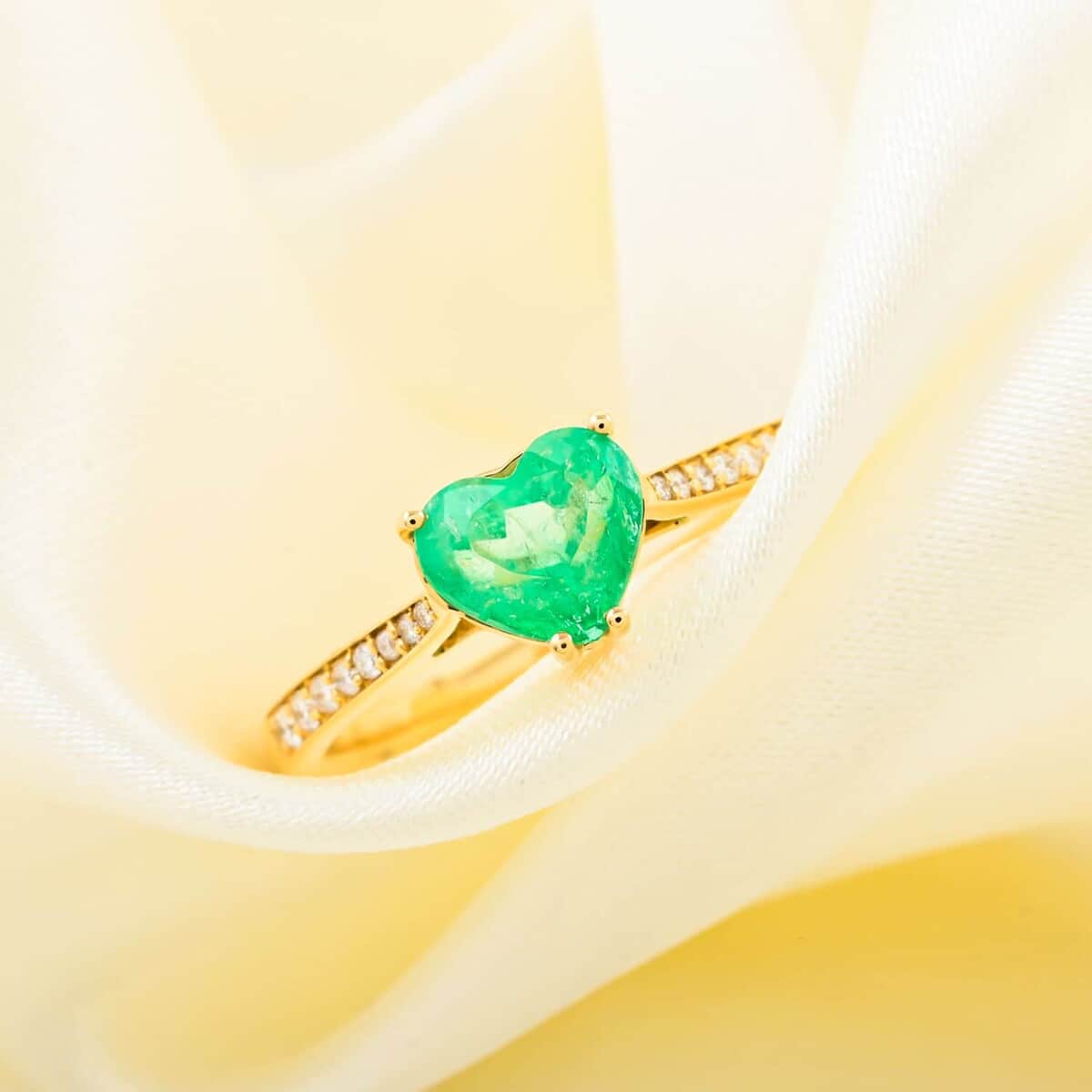 Certified & Appraised Iliana 18K Yellow Gold AAA Boyaca Colombian Emerald and G-H SI Diamond Ring (Size 10.0) 1.70 ctw image number 1