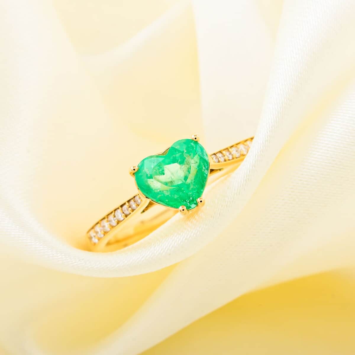 Certified & Appraised Iliana 18K Yellow Gold AAA Boyaca Colombian Emerald and G-H SI Diamond Ring (Size 10.0) 1.70 ctw image number 1