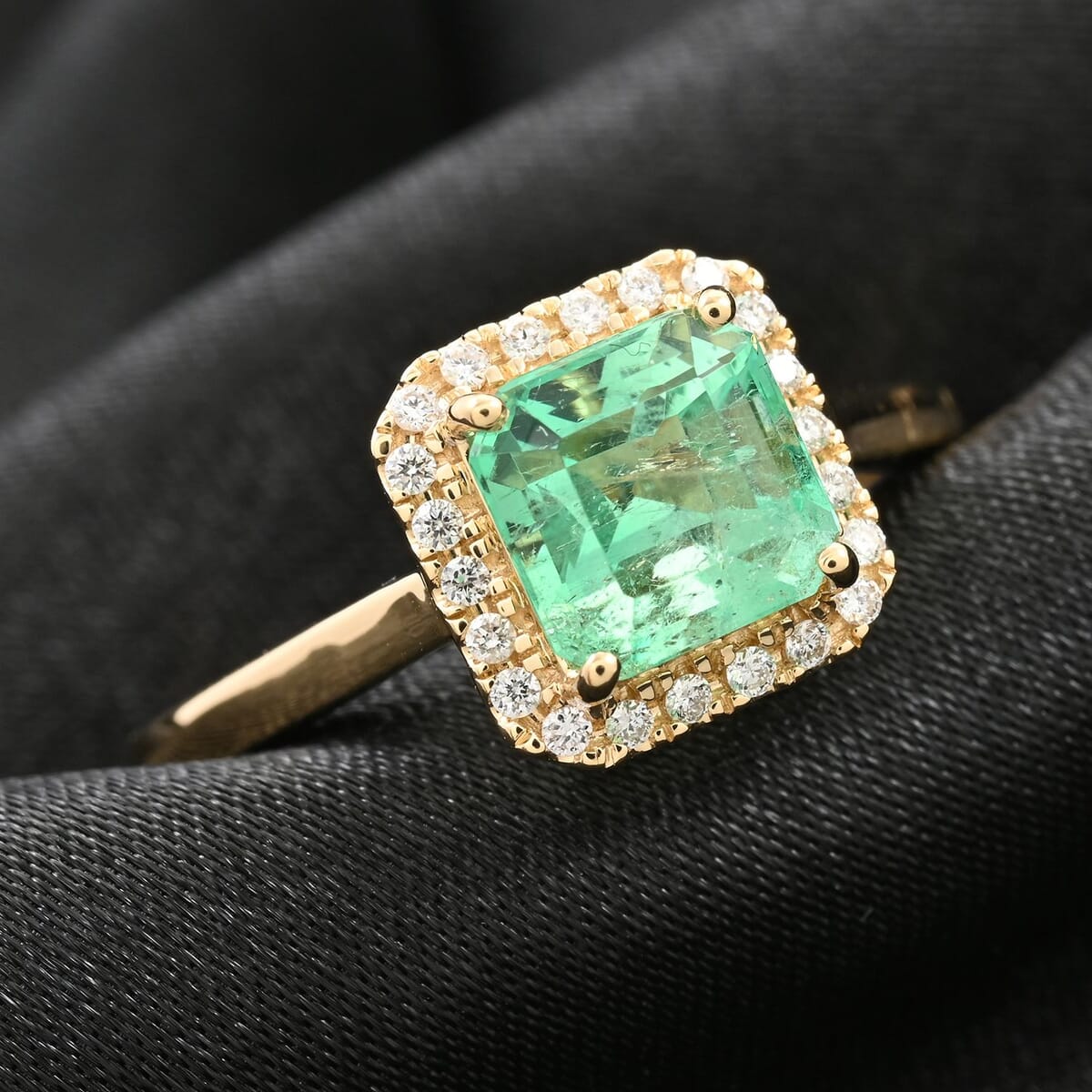 Certified & Appraised Iliana 18K Yellow Gold AAA Boyaca Colombian Emerald and G-H SI Diamond Ring (Size 8.5) 1.50 ctw image number 1