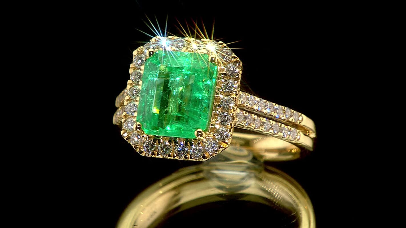 Certified & Appraised Iliana 18K Yellow Gold AAA Boyaca Colombian Emerald and G-H SI Diamond Ring (Size 10.0) 6 Grams 3.30 ctw