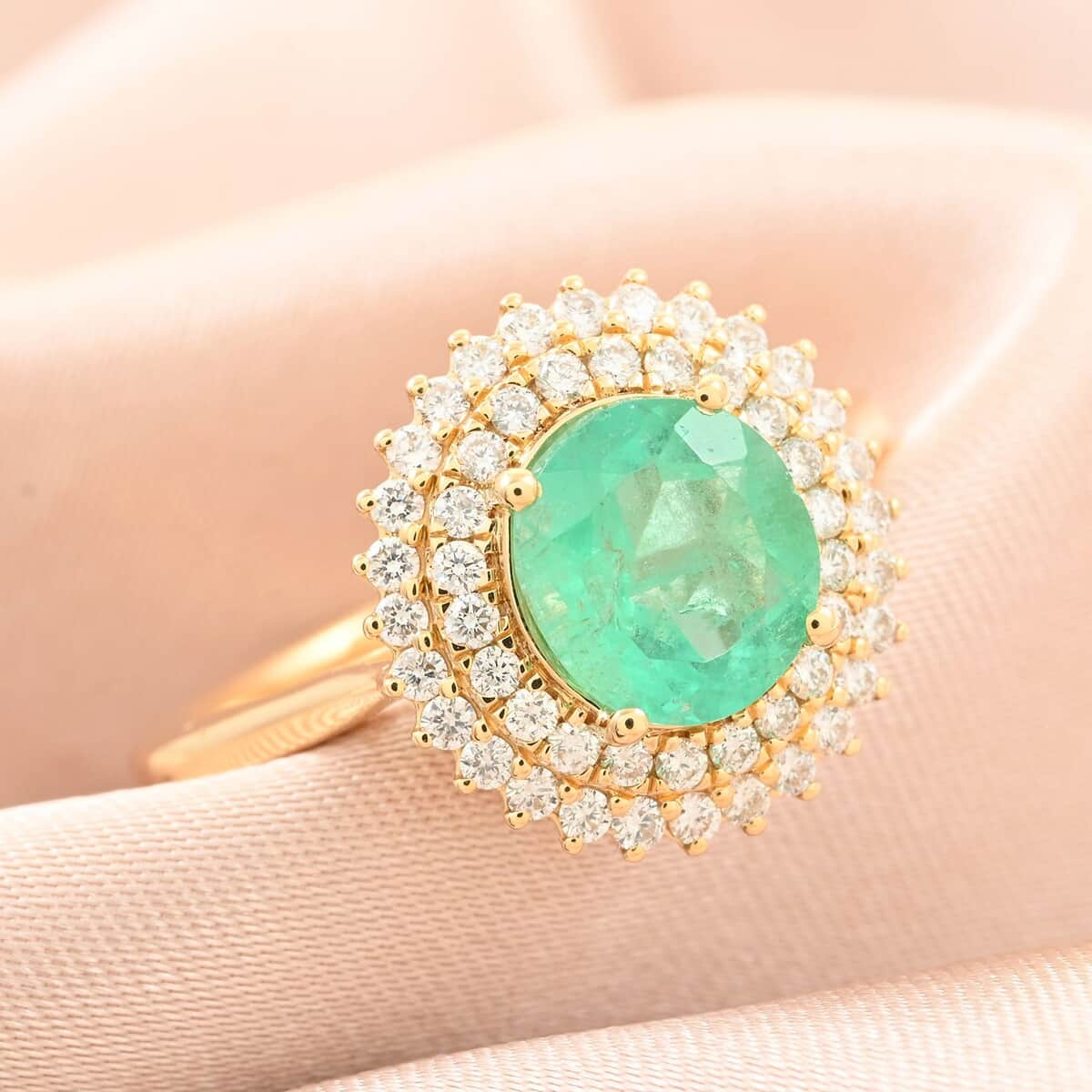 Certified and Appraised Iliana 18K Yellow Gold AAA Boyaca Colombian Emerald and G-H SI Diamond Ring (Size 10.0) 2.00 ctw image number 1