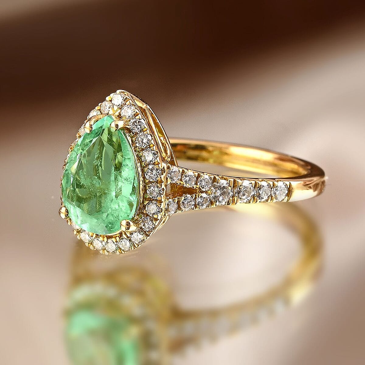Certified and Appraised Iliana 18K Yellow Gold AAA Boyaca Colombian Emerald, Diamond (G-H, SI) (0.46 cts) Ring (Size 9.5) (4.15 g) 2.00 ctw image number 1