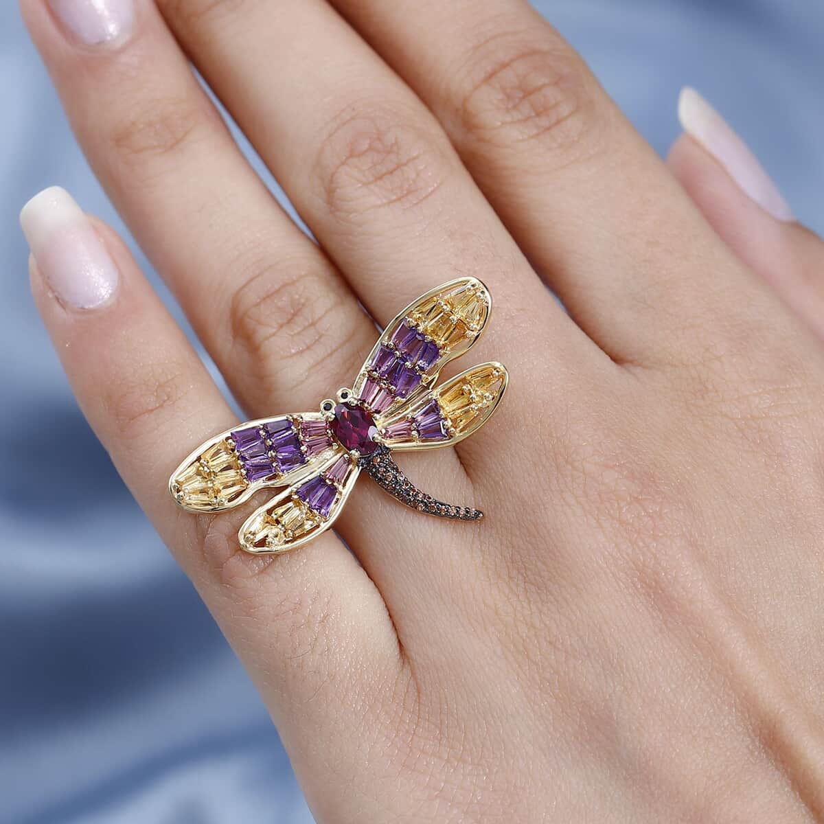 GP Trionfo Collection Premium Orissa Rhodolite Garnet and Multi Gemstone 3.00 ctw Dragonfly Ring in Vermeil Yellow Gold Over Sterling Silver (Size 5.0) image number 2