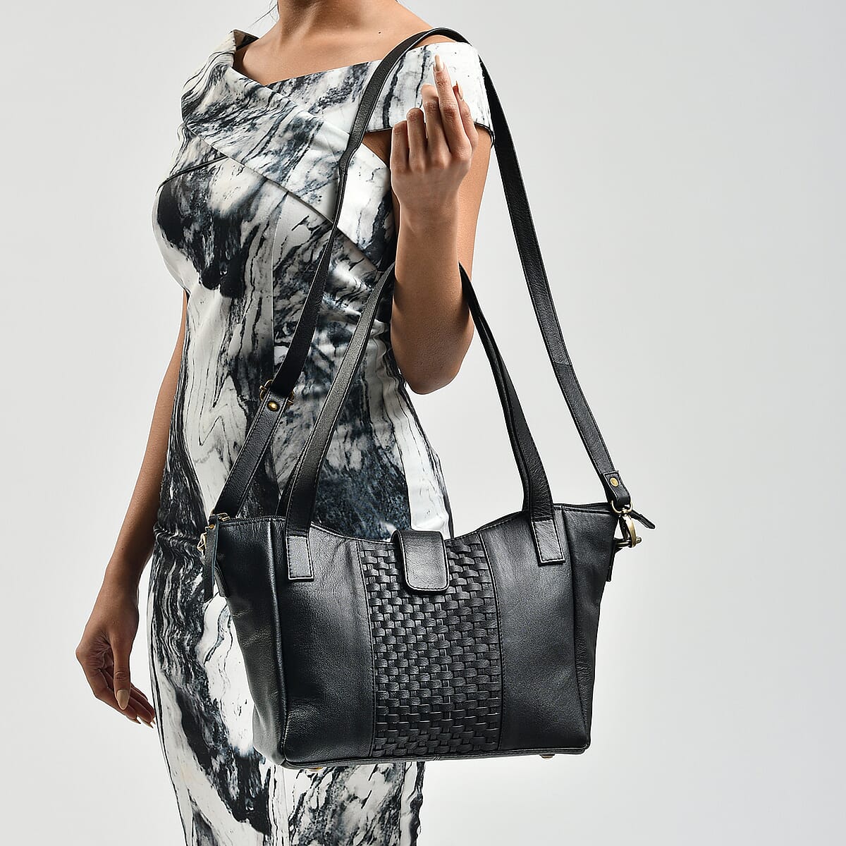 Black Genuine Leather Weave Pattern Shoulder Bag image number 2