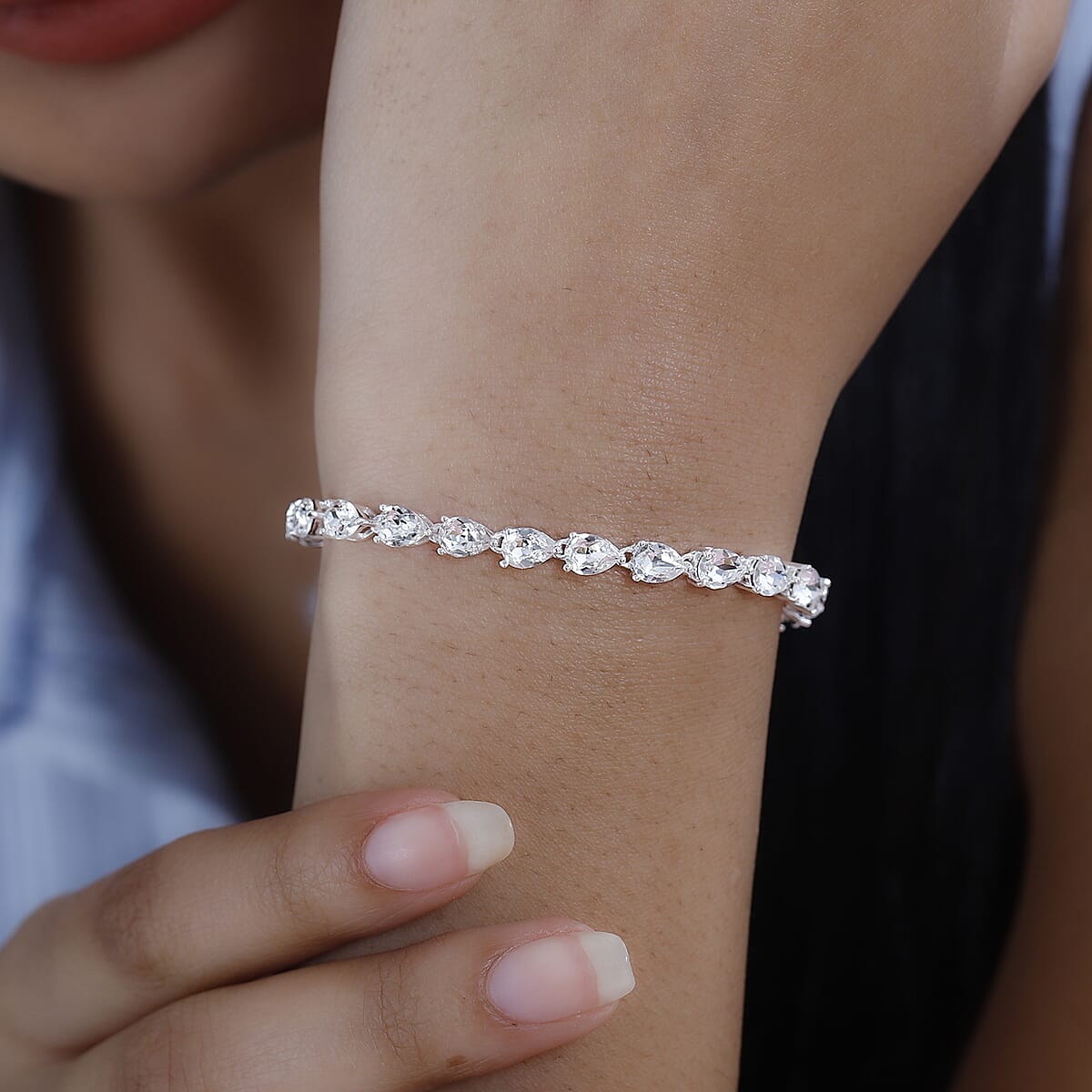 Designer Premium Austrian Crystal Link Bracelet in Sterling Silver (7.25 In) image number 2