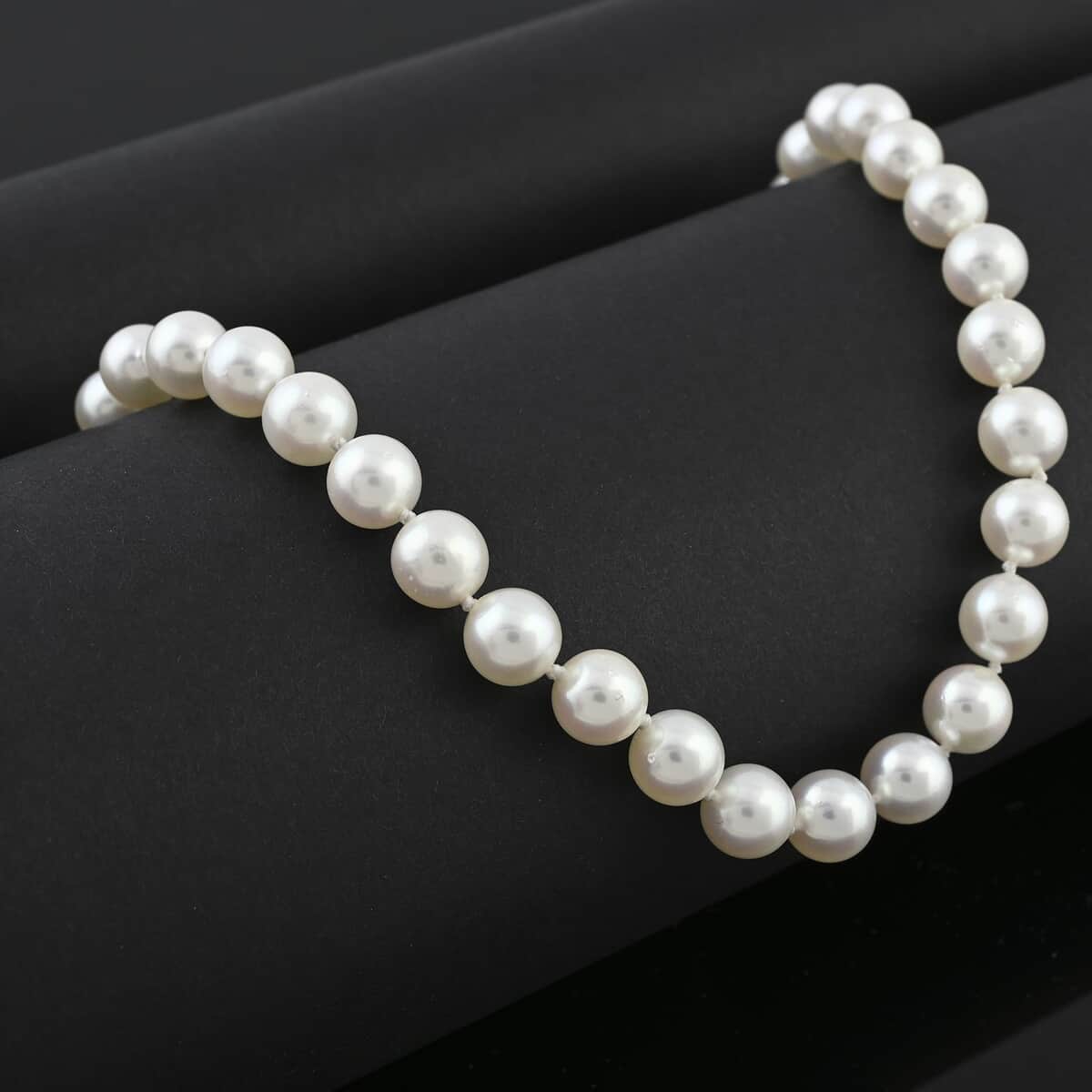 Certified & Appraised Iliana 18K White Gold Premium Japanese Akoya White Pearl 8-11mm Graduation Necklace 18-20 Inches image number 1