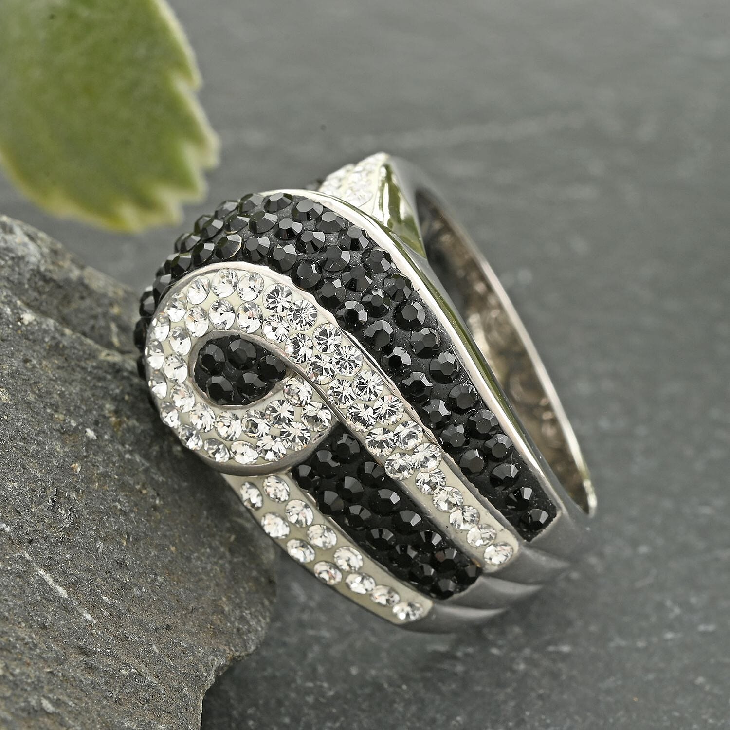 White and Black Austrian Crystal Ring in Silvertone (Size 8.0)