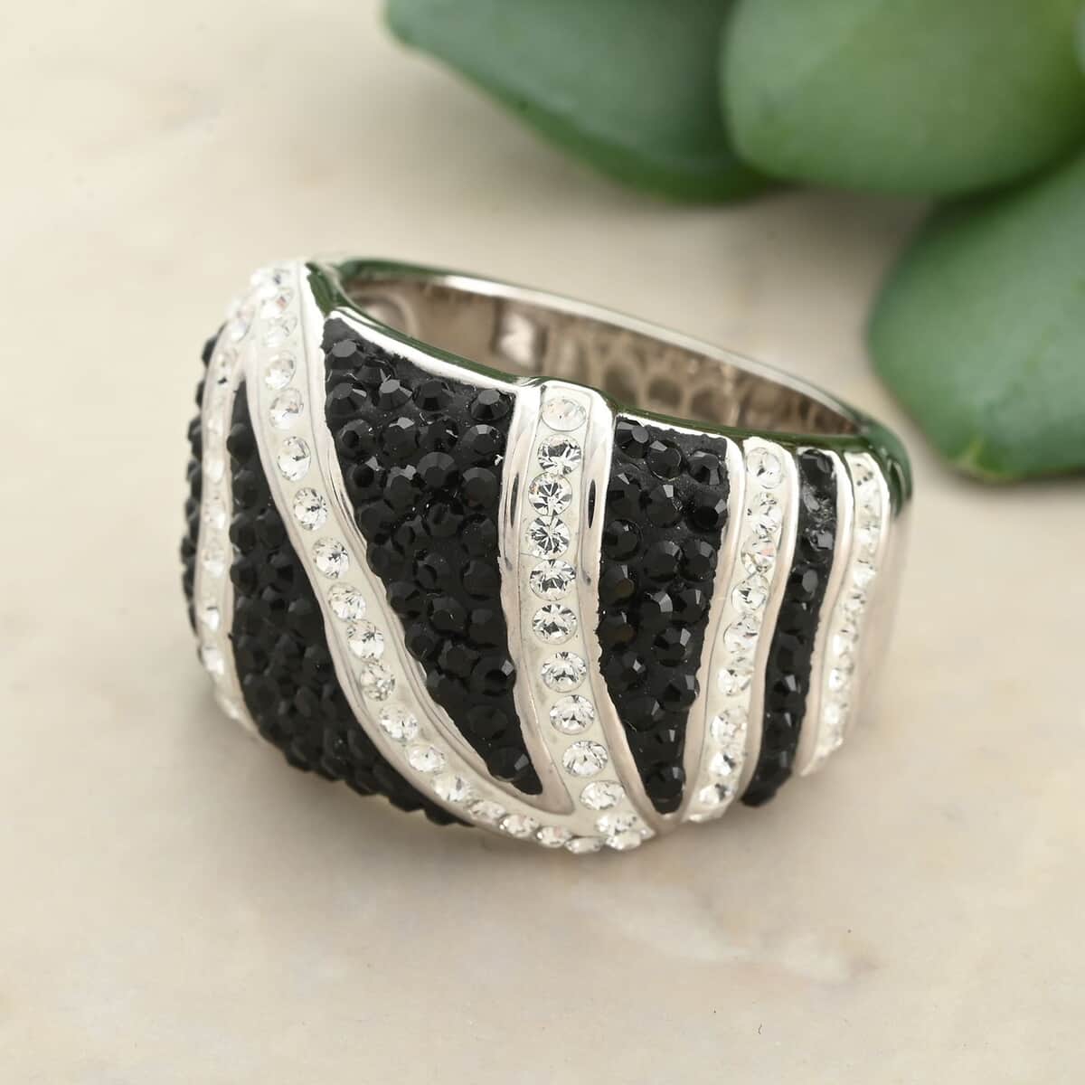 White and Black Austrian Crystal Ring in Silvertone (Size 7.0) image number 1