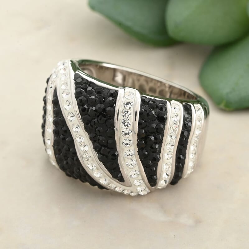 White and Black Austrian Crystal Ring in Silvertone (Size 7.0)