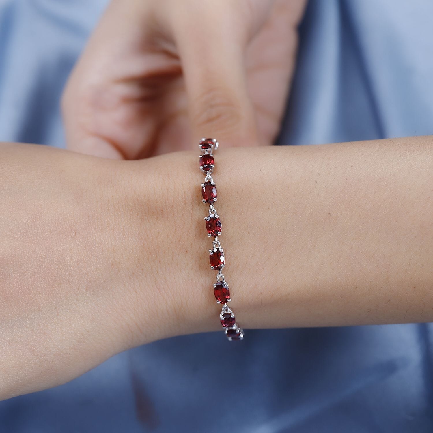 Mozambique Garnet Bracelet in Platinum Over Sterling Silver (7.25 In) 12.50  ctw