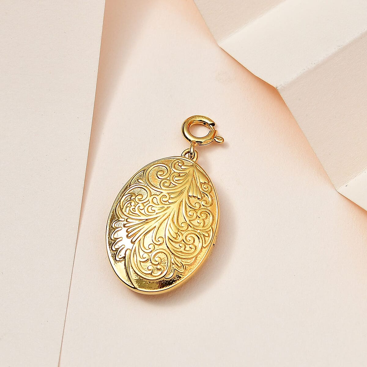 Vermeil Yellow Gold Over Sterling Silver Floral Medallion Charm 7.35 Grams image number 1
