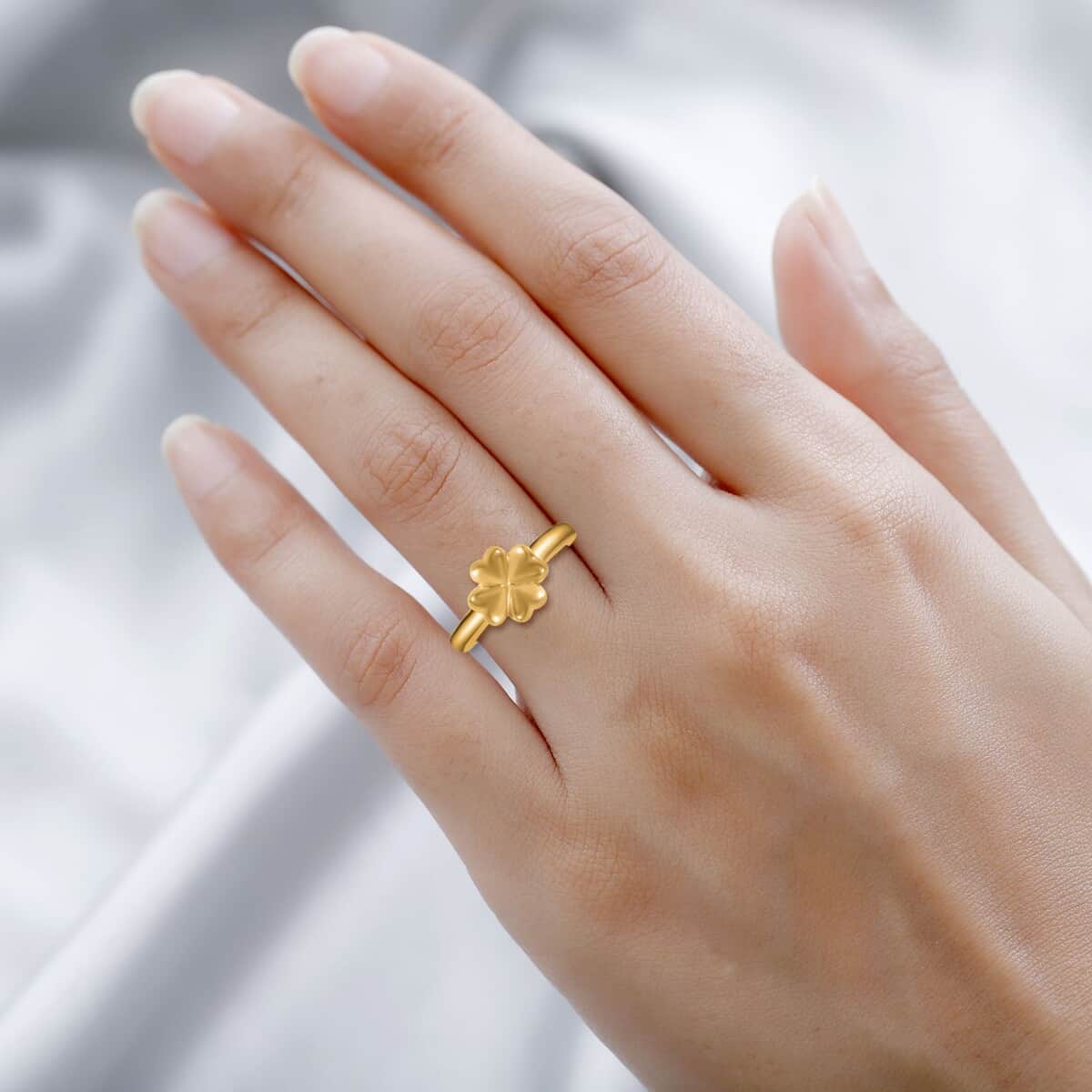 24K Yellow Gold Electroform Four Leaf Clover Ring (Size 6.0) 1.40 Grams image number 1