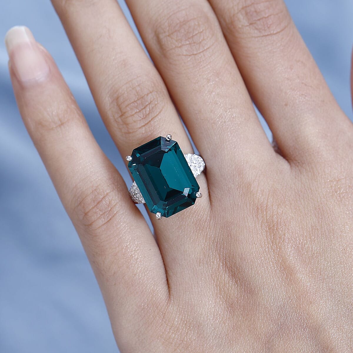 Designer Premium Emerald Color Austrian Crystal and Simulated Diamond Ring in Platinum Over Sterling Silver (Size 6.0) 0.70 ctw image number 2