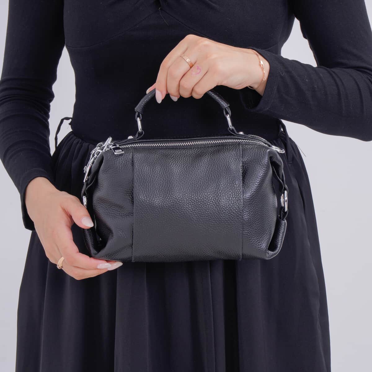 Black Genuine Leather Crossbody Bag with Multiple Pockets image number 2