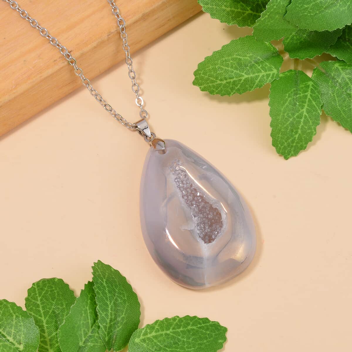 White Plated Drusy Quartz Pendant Necklace 20 Inches in Stainless Steel 125.00 ctw image number 1