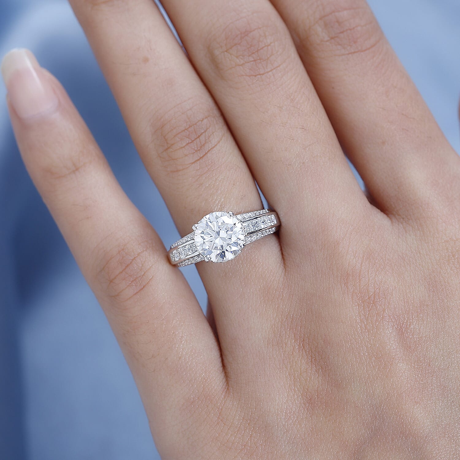 Round / 9 - Product card gallery slide 3 (10145179500827)