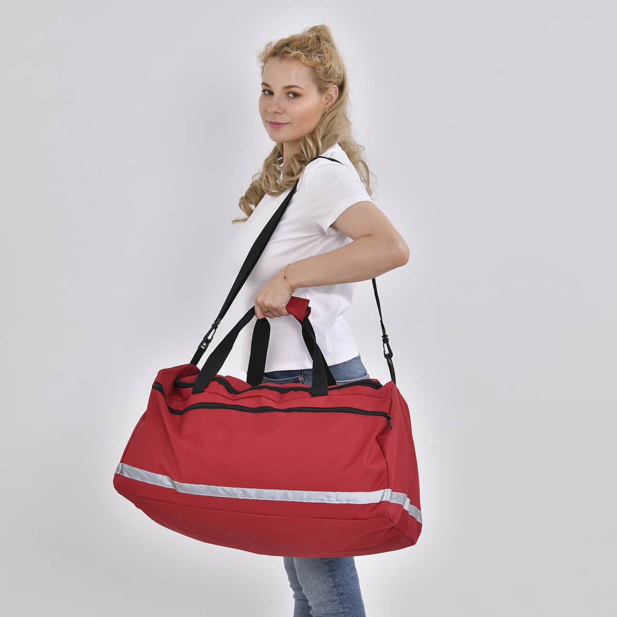 Red Polyester Large-capacity Travel Bag with Shoulder Strap image number 1