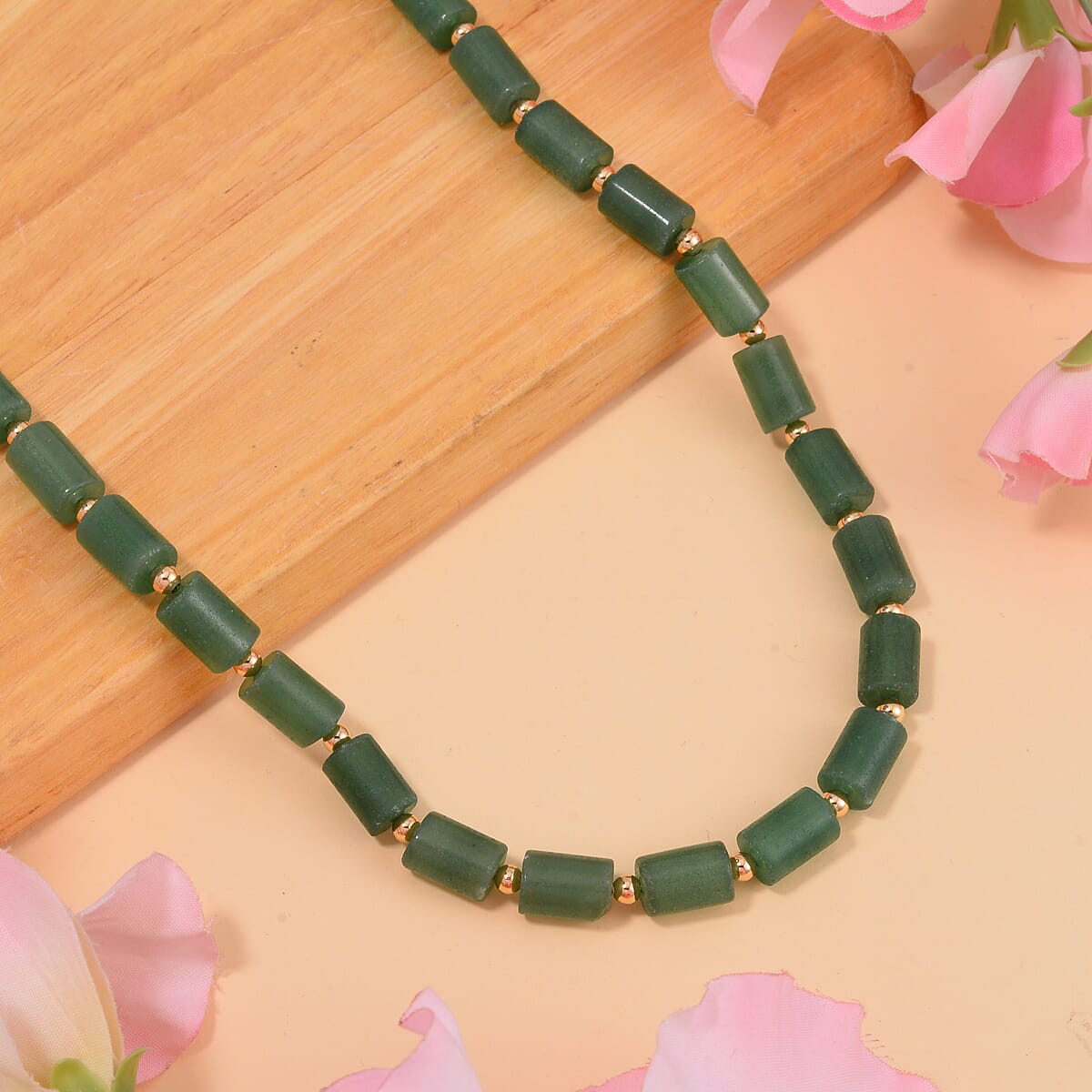 Green Aventurine Necklace 18-20 Inches in Goldtone 204.00 ctw image number 1