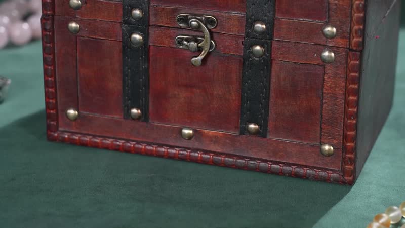 Solid Antique Brown European Style Wooden Box (8.27"x5.7"x6.3")