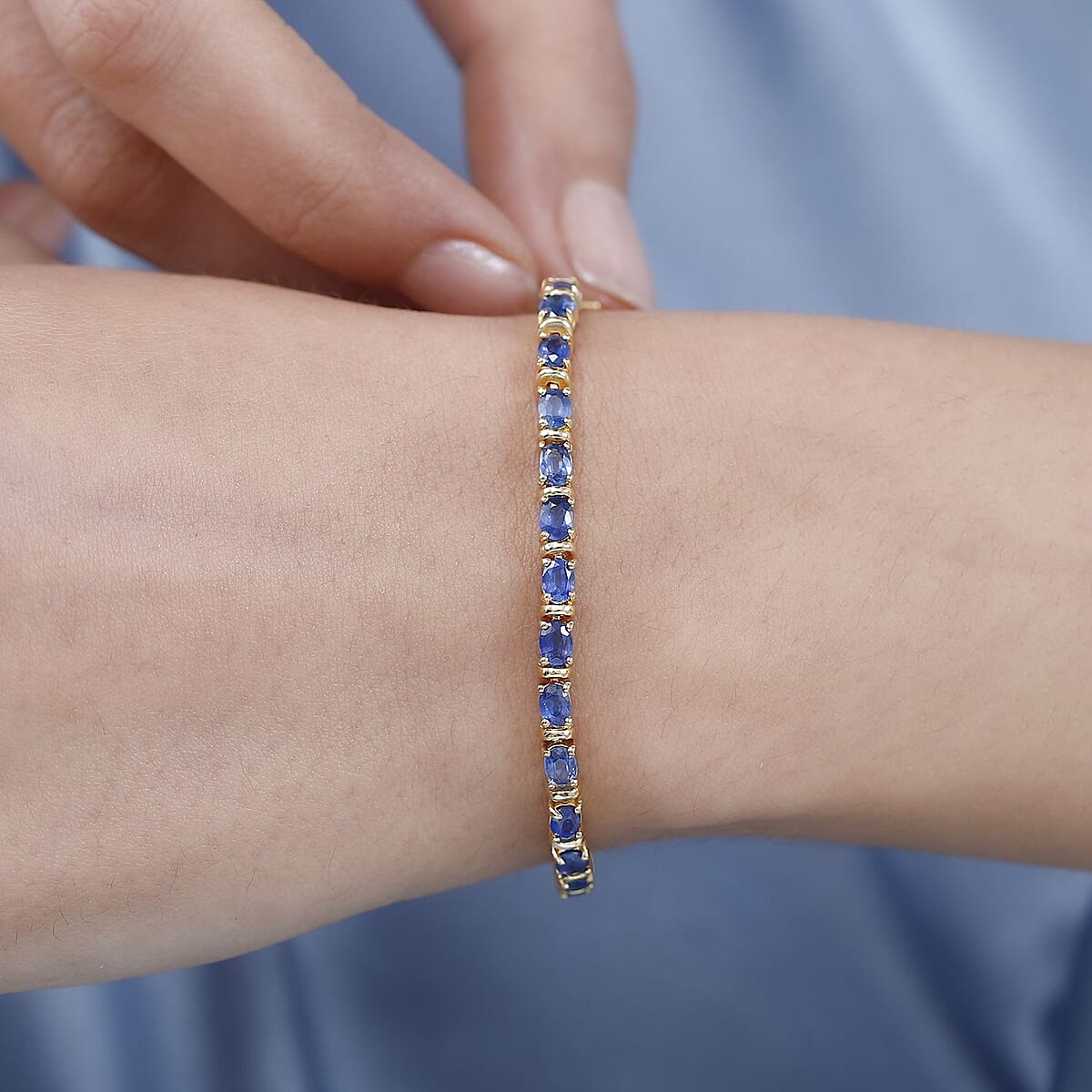 Premium Ceylon Blue Sapphire 6.70 ctw Tennis Bracelet in Vermeil Yellow Gold Over Sterling Silv (6.50 In) image number 2