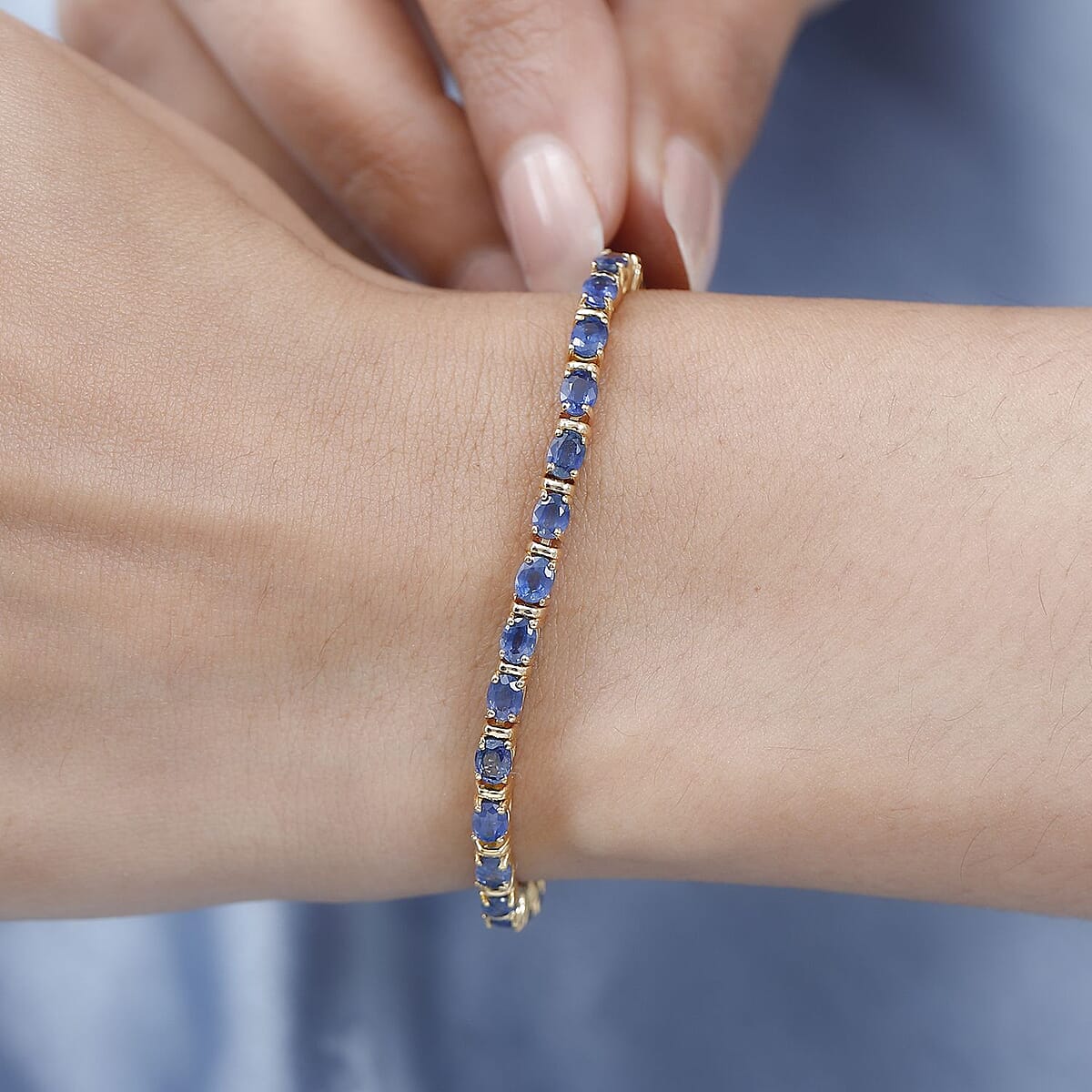 Premium Ceylon Blue Sapphire 7.15 ctw Tennis Bracelet in Vermeil Yellow Gold Over Sterling Silv (7.25 In) image number 2