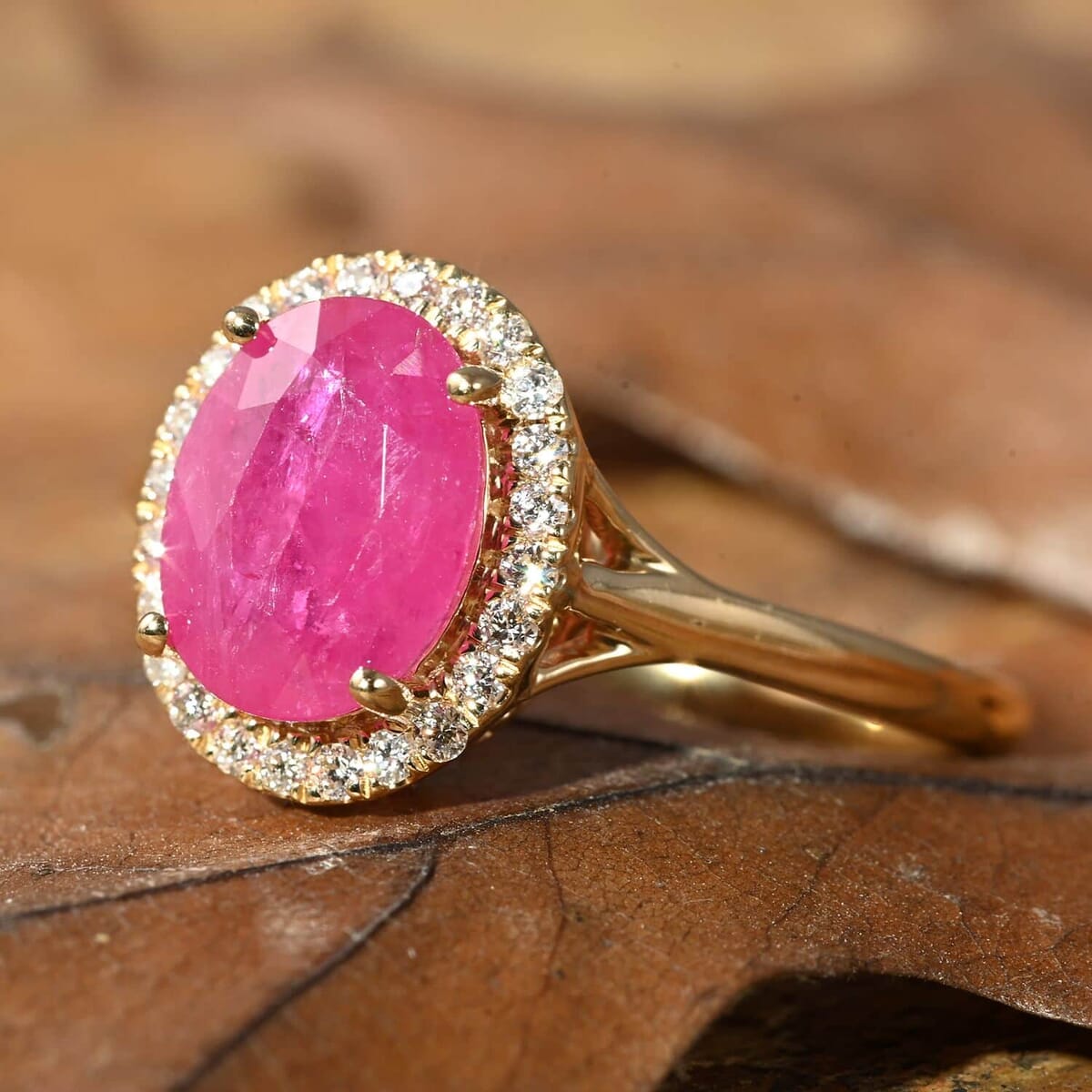Certified & Appraised Iliana AAA Montepuez Ruby and G-H SI Diamond 2.50 ctw Halo Ring in 18K Yellow Gold (Size 7.5) image number 1