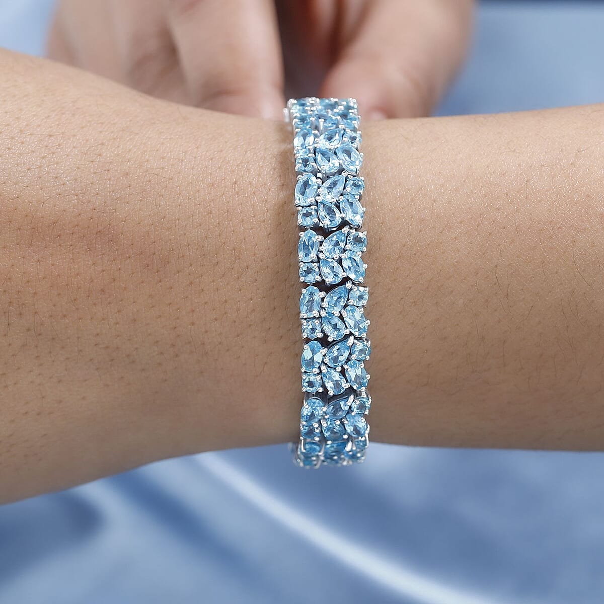 Betroka Blue Apatite Bracelet in Platinum Over Sterling Silver (6.50 In) 24.25 ctw image number 2