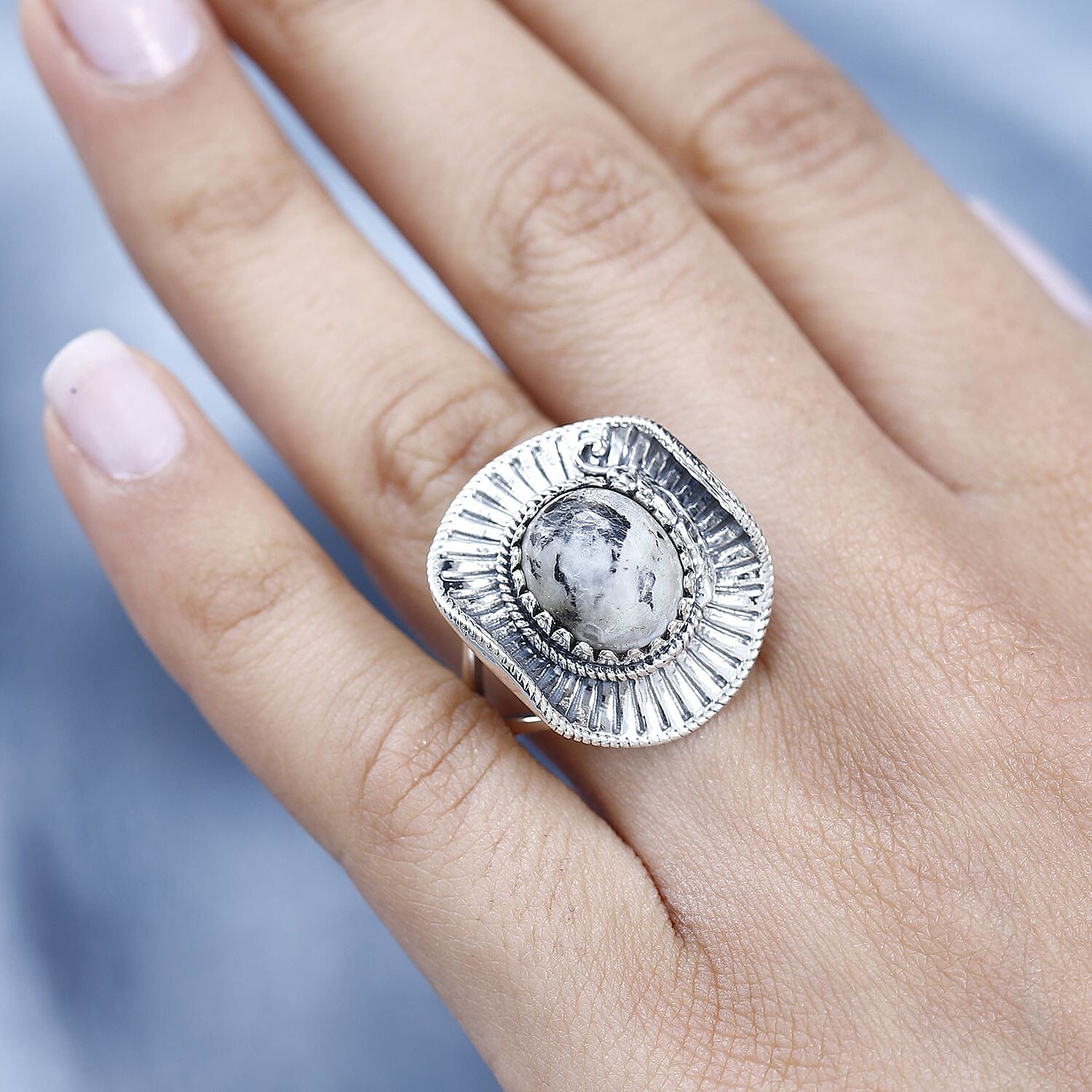 Artisan Crafted White Buffalo 5.35 ctw Cowboy Hat Ring in Sterling Silver (Size 10.0)