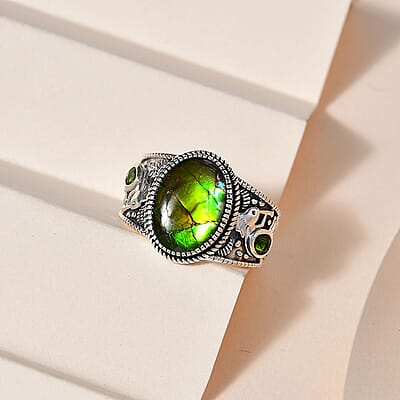 Artisan Crafted Canadian Ammolite and Chrome Diopside Ring in Sterling Silver (Size 10.0) 0.35 ctw