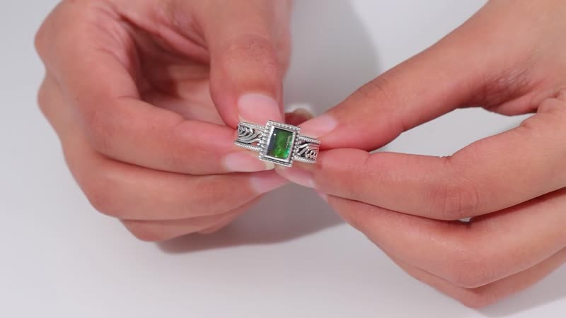 Artisan Crafted Canadian Ammolite Ring in Sterling Silver (Size 10) 1.35 ctw