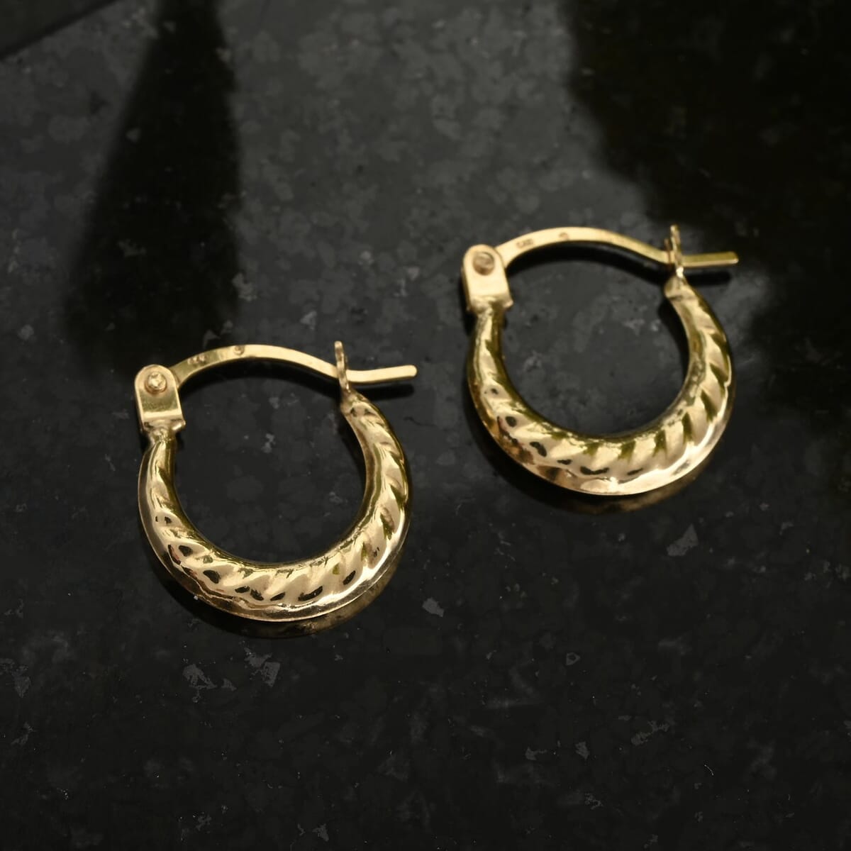 14K Yellow Gold Hoop Earrings 0.35 Grams image number 1